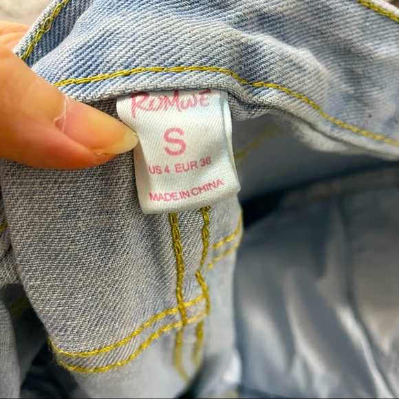 Women’s Solid Light Denim Straight Jeans - Picture 6 of 6